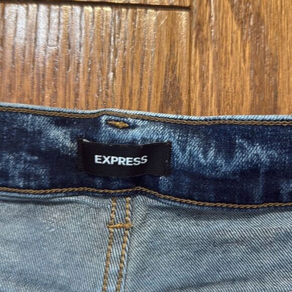 Express modern straight super high rise distressed knee jeans 6s - Picture 5 of 12